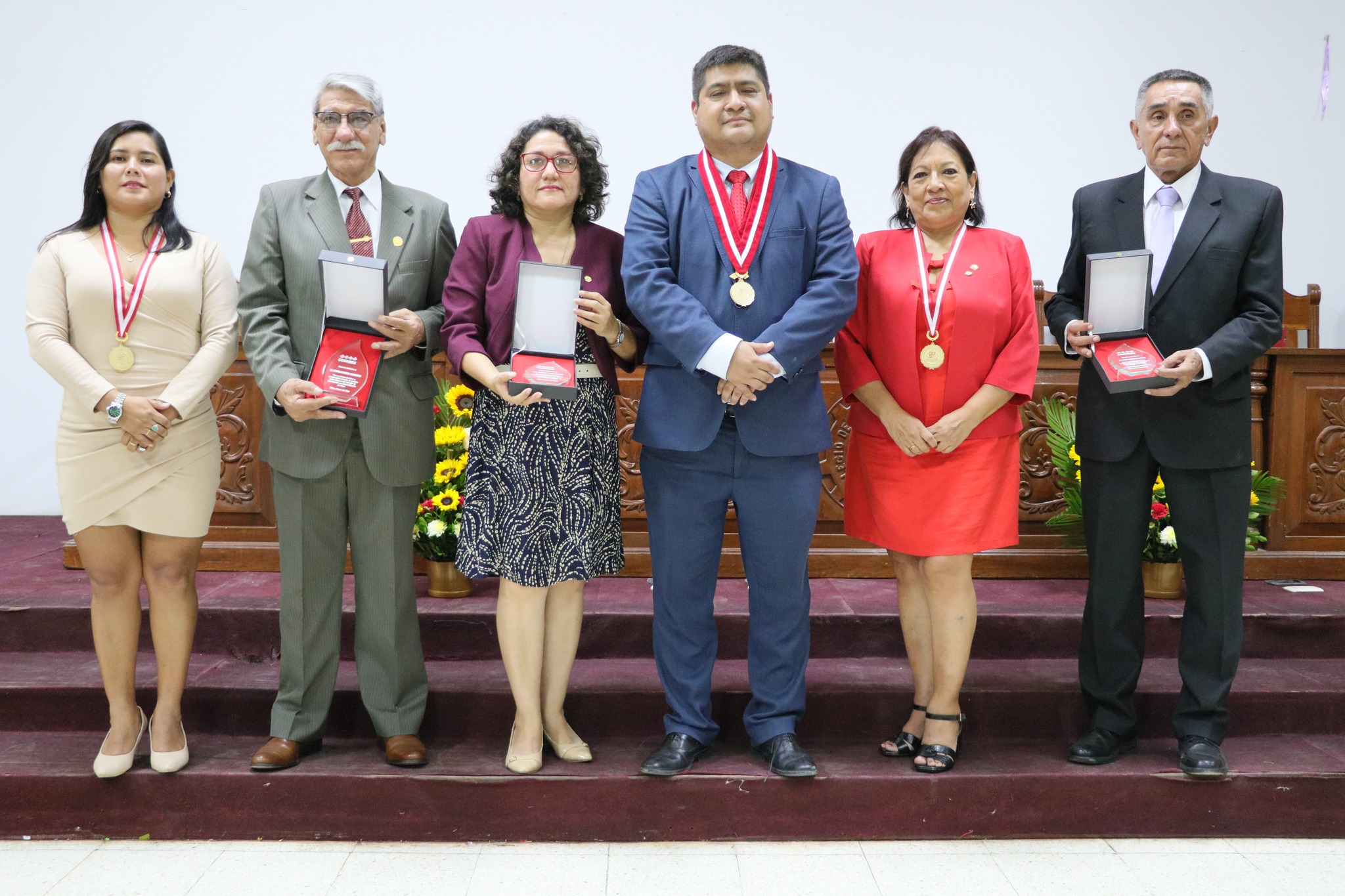 Decano participa en juramentación de nueva directa de CONREDE 